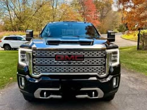 Used 2021 GMC Sierra 2500 Denali w/ Denali Black Diamond Edition image 2