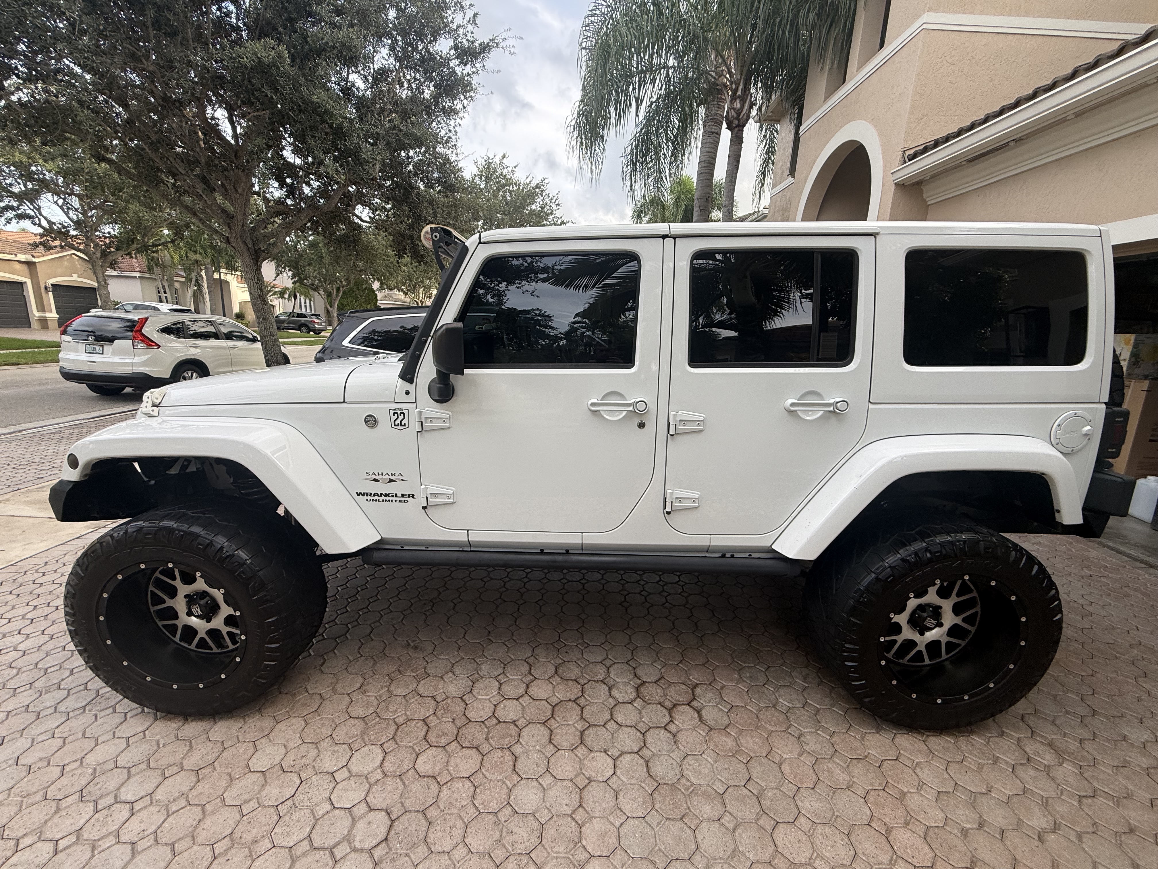 Used 2016 Jeep Wrangler Unlimited Sahara w/ Dual Top Group AWD/4WD image 5
