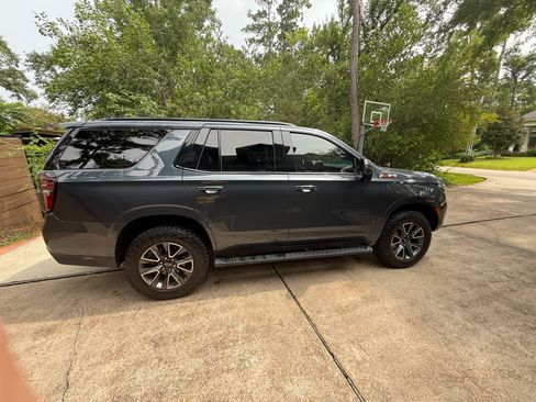 Used 2021 Chevrolet Tahoe Z71 w/ Z71 Off-Road Package AWD/4WD image 9