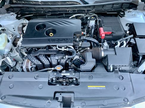 Used 2020 Nissan Altima 2.5 SR w/ Premium Package image 18