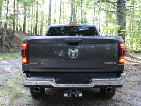 Used 2024 RAM 1500 Laramie AWD/4WD image 5