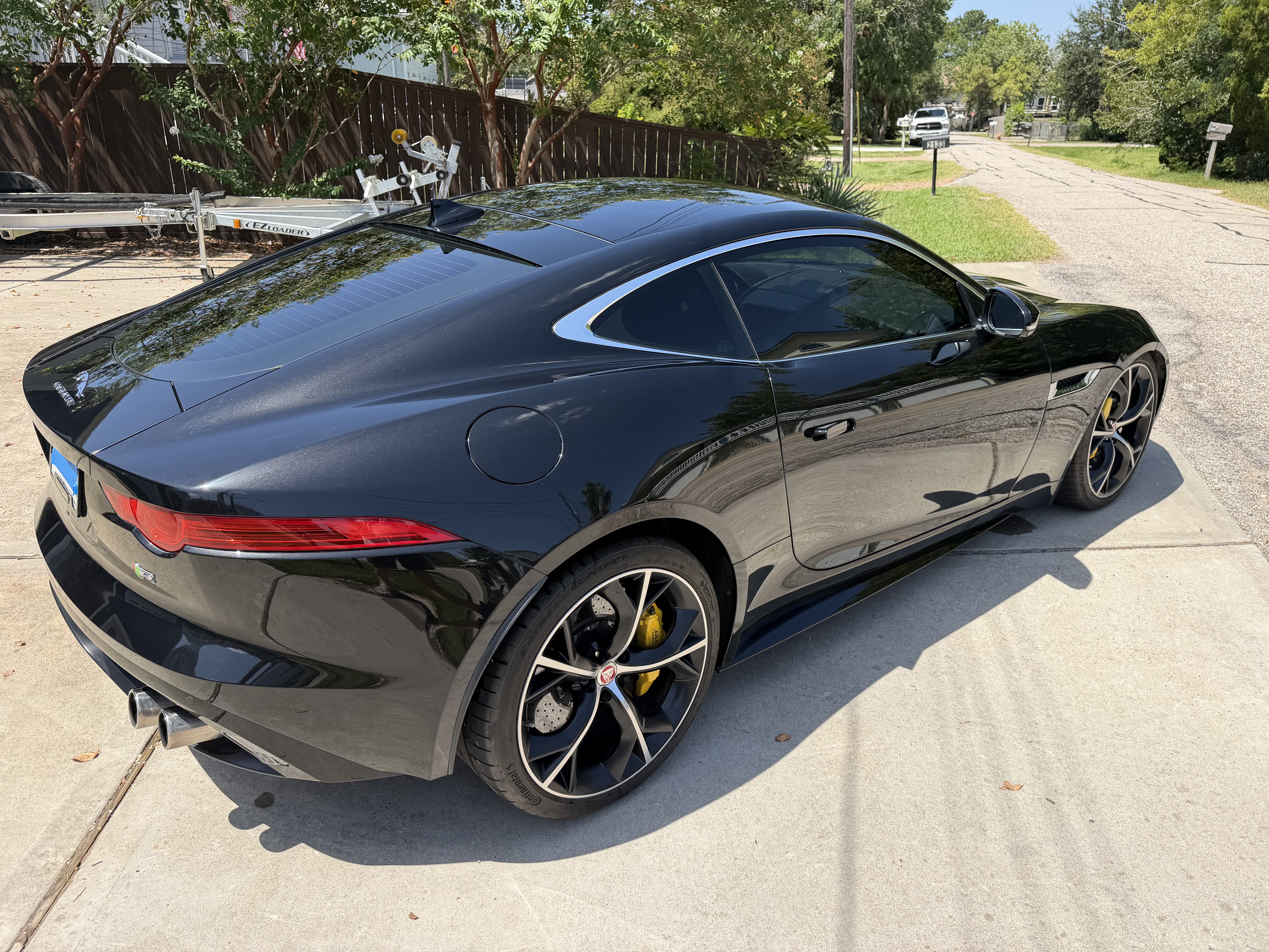Used 2015 Jaguar F-TYPE R RWD image 4