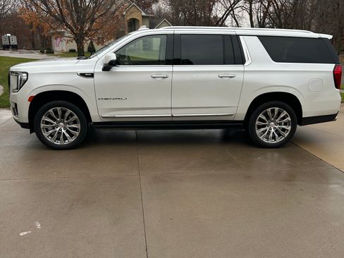 Used 2024 GMC Yukon XL Denali w/ Max Trailering Package image 1