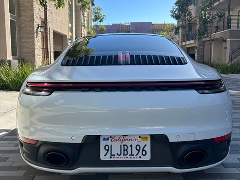 Used 2020 Porsche 911 Carrera image 4