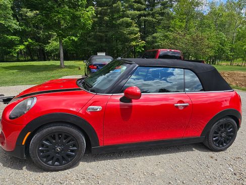 Used 2019 MINI Cooper S w/ Signature Upholstery Package FWD image 16
