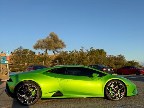 Used 2021 Lamborghini Huracan EVO image 11