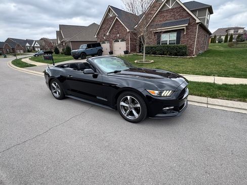 Used 2017 Ford Mustang Convertible w/ Equipment Group 051A image 1