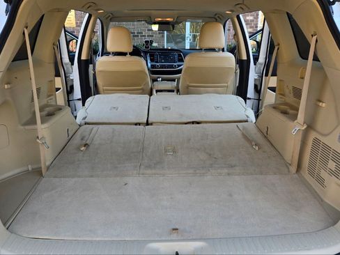 Used 2018 Toyota Highlander XLE image 25