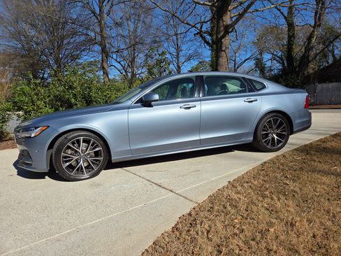 Used 2019 Volvo S90 T5 Momentum image 2