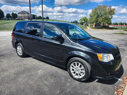 Used 2012 Dodge Grand Caravan R/T w/ Driver Convenience Group image 5