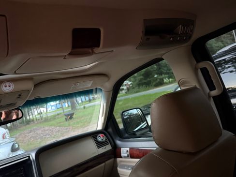 Used 2005 Lincoln Aviator AWD image 10