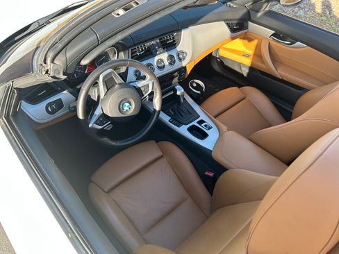 Used 2011 BMW Z4 sDrive30i image 10