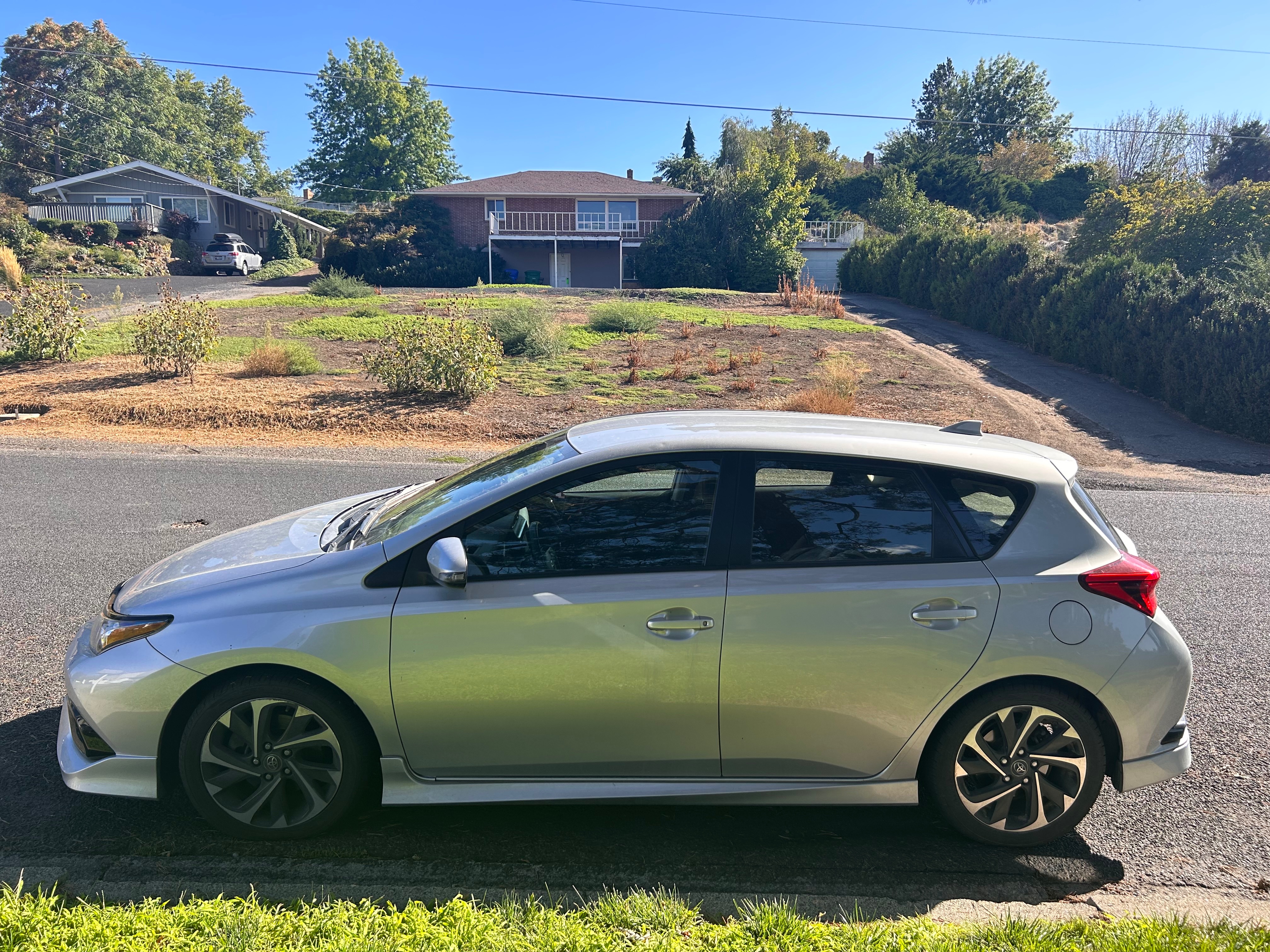 Used 2017 Toyota Corolla iM FWD image 1