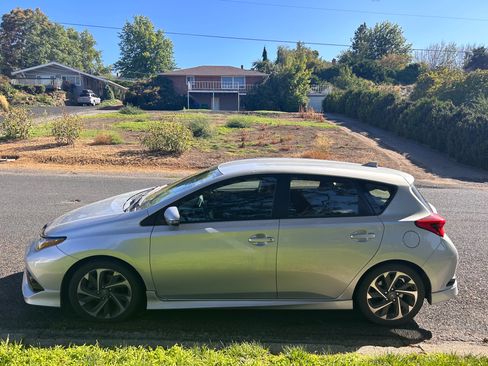 Used 2017 Toyota Corolla iM FWD image 1