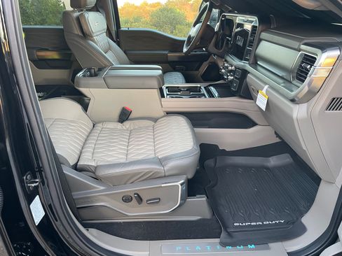 Used 2025 Ford F450 Platinum w/ Platinum Plus Package image 18