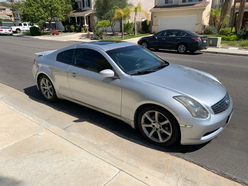 Used 2004 INFINITI G35 Coupe w/ Premium Pkg image 2
