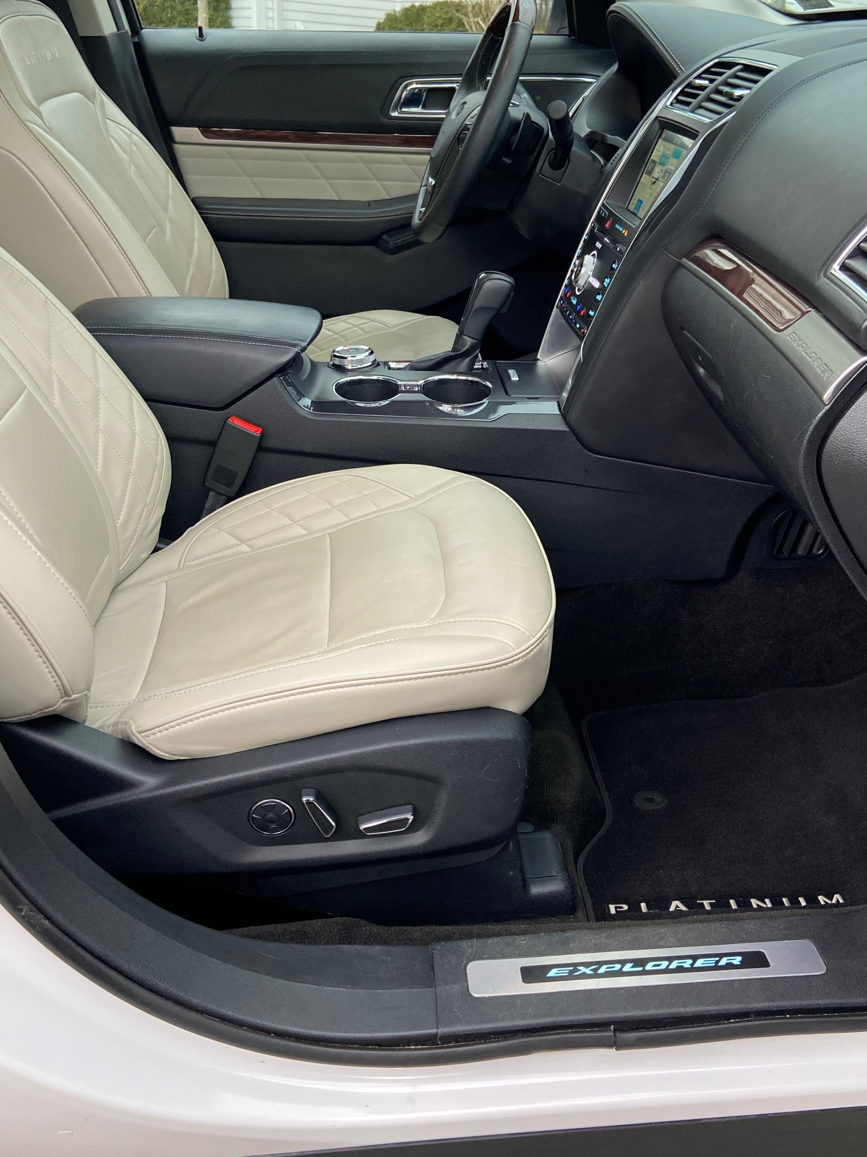 Used 2018 Ford Explorer Platinum AWD/4WD image 13