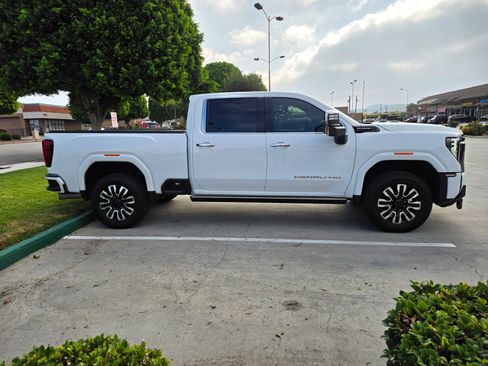 Used 2024 GMC Sierra 2500 Denali Ultimate AWD/4WD image 10