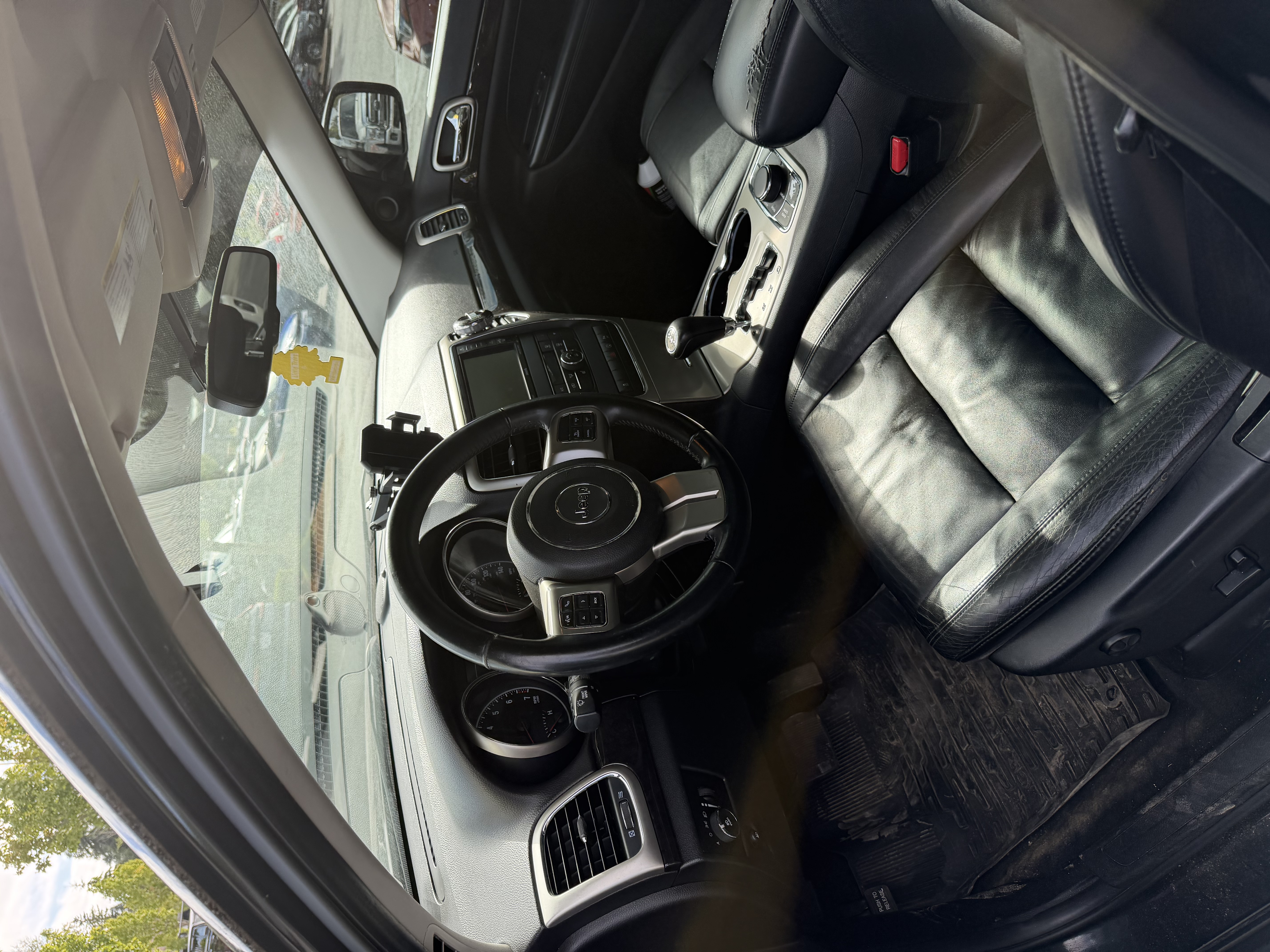 Used 2013 Jeep Grand Cherokee Laredo AWD/4WD image 10