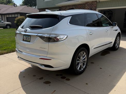 Used 2023 Buick Enclave Avenir FWD image 4