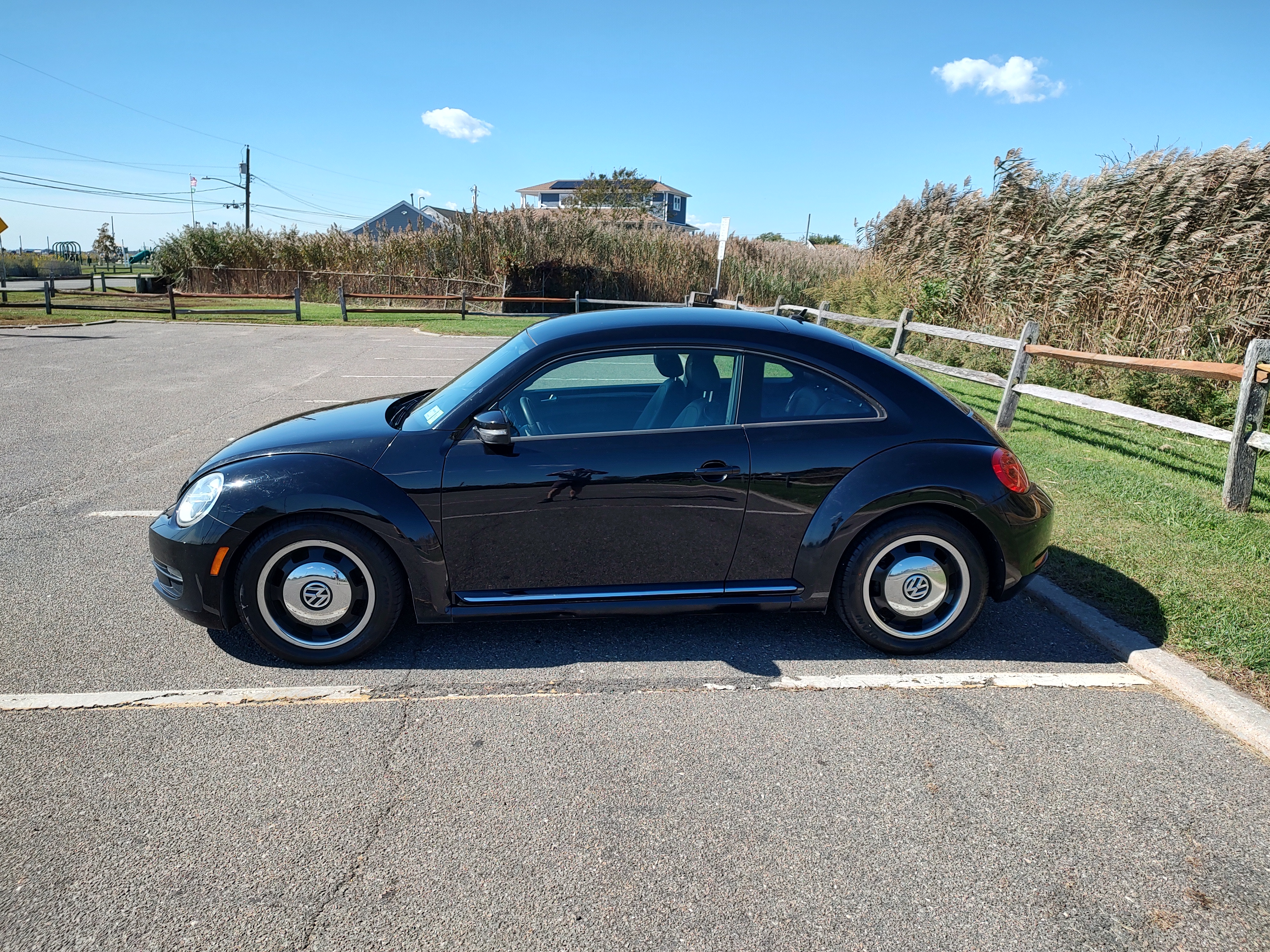 Used 2012 Volkswagen Beetle 2.5 FWD image 1