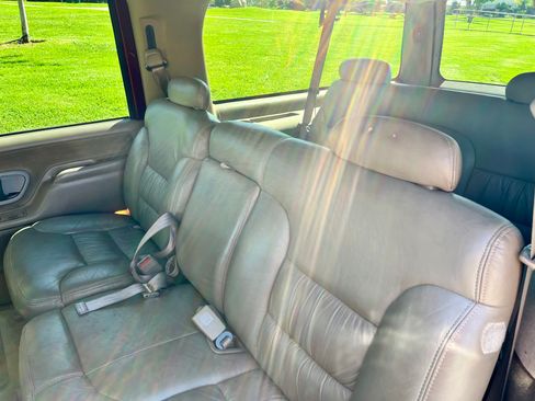 Used 1998 Chevrolet Suburban 2WD w/ Preferred Equipment Group 3 image 10