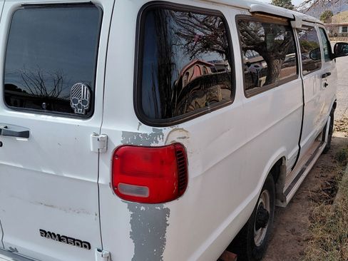 Used 2001 Dodge B3500 image 4