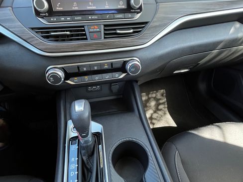 Used 2025 Nissan Altima 2.5 SV image 16