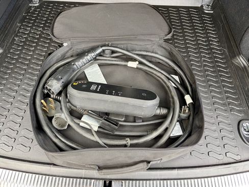 Used 2022 Audi Q5 e Premium Plus w/ Premium Plus Package image 23