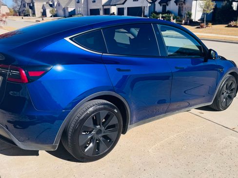 Used 2025 Tesla Model Y Long Range image 2