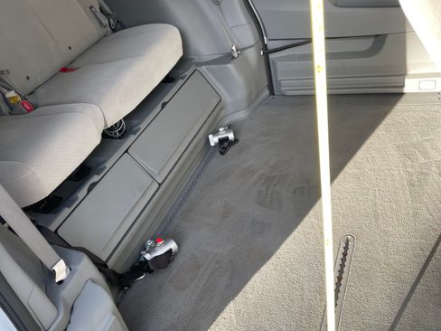Used 2013 Toyota Sienna LE FWD image 17