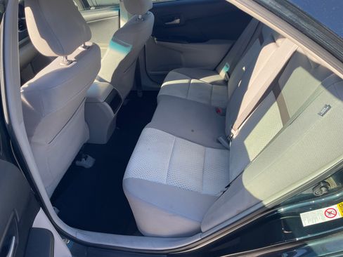 Used 2014 Toyota Camry LE image 12