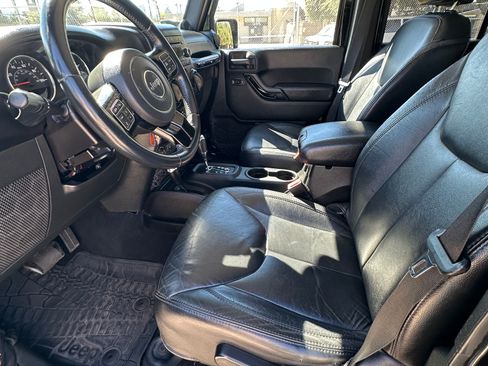 Used 2014 Jeep Wrangler Unlimited Sahara image 11