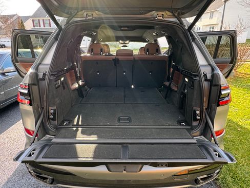 Used 2023 BMW X7 xDrive40i w/ M Sport Package image 13