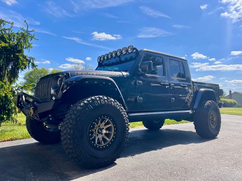 Used 2023 Jeep Gladiator Rubicon w/ Cold Weather Group AWD/4WD image 1