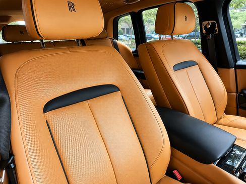 Used 2021 Rolls-Royce Cullinan Black Badge AWD/4WD image 30