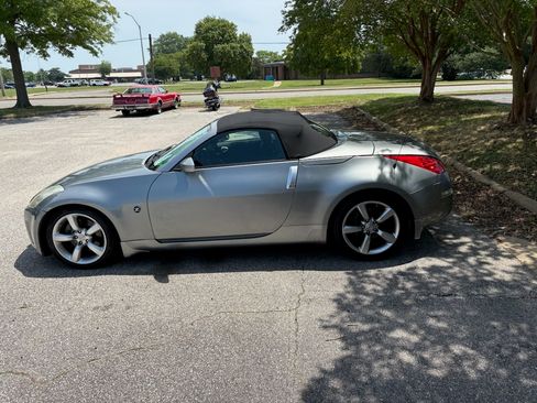 Used 2006 Nissan 350Z Touring RWD image 1