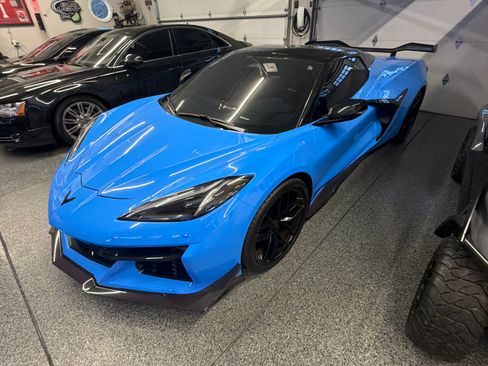 Used 2025 Chevrolet Corvette Z06 image 2