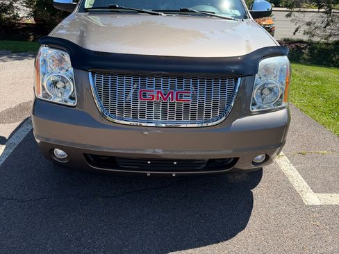 Used 2013 GMC Yukon SLT AWD/4WD image 4