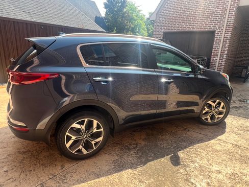 Used 2020 Kia Sportage EX FWD image 2