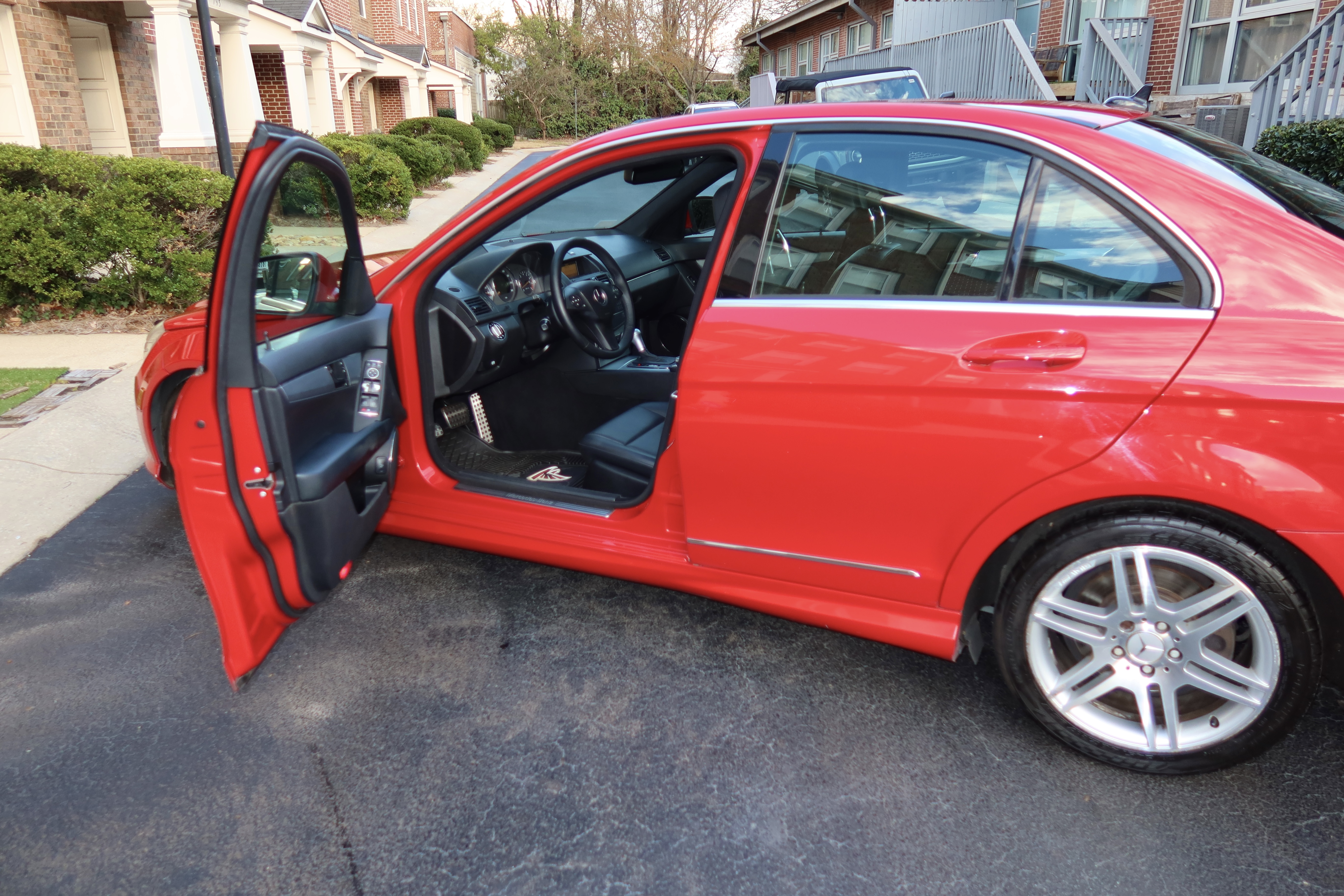 Used 2008 Mercedes-Benz C 300 Sedan image 2