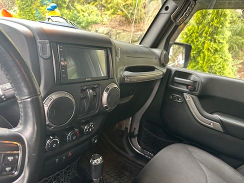 Used 2015 Jeep Wrangler Sport image 8