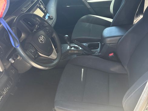 Used 2018 Toyota RAV4 XLE FWD image 6