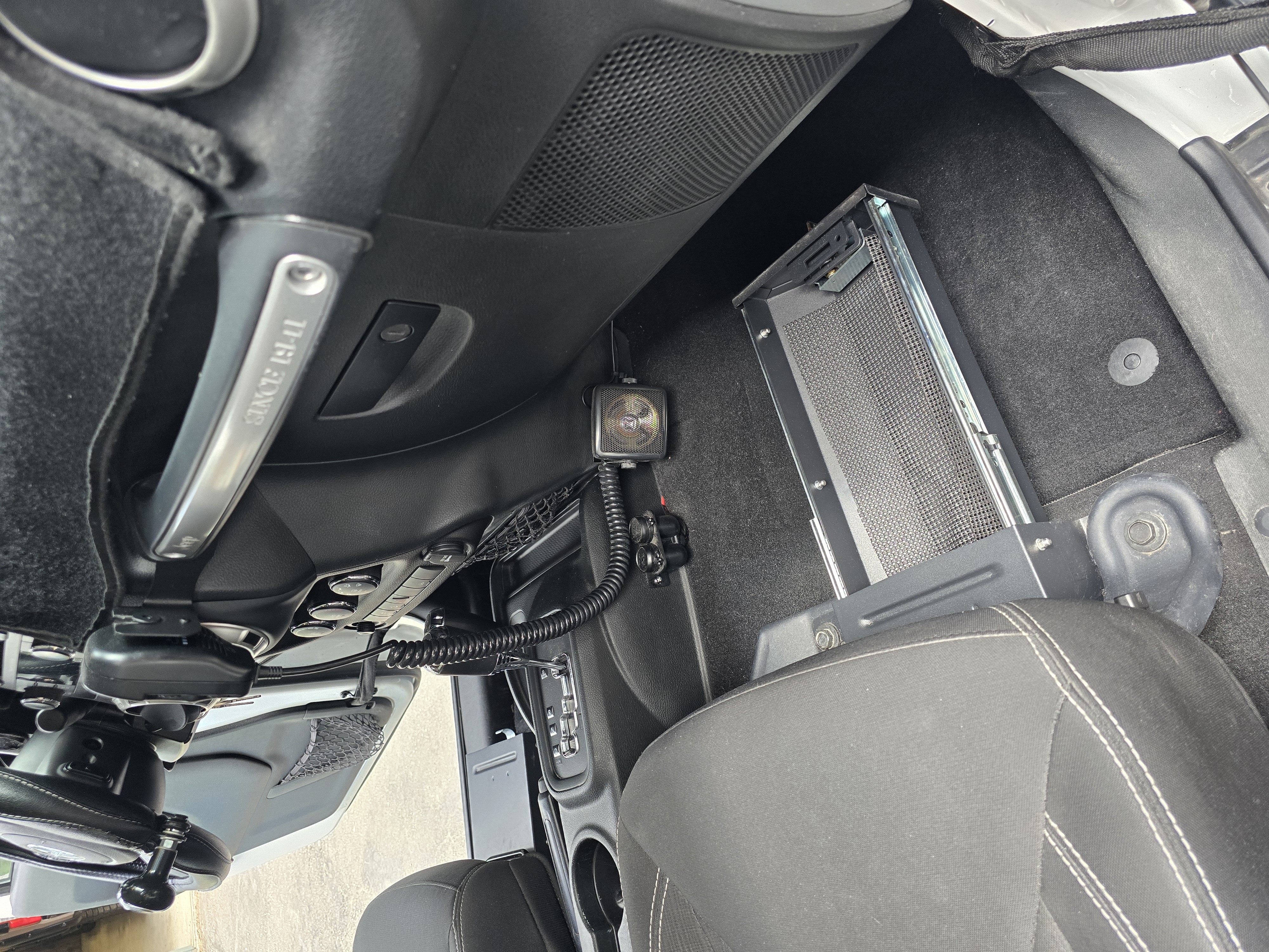 Used 2018 Jeep Wrangler Unlimited Sahara w/ Connectivity Group AWD/4WD image 8