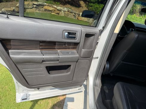 Used 2018 Ford Flex SEL w/ Equipment Group 202A FWD image 17