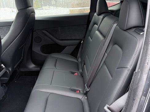 Used 2024 Tesla Model Y Long Range image 29