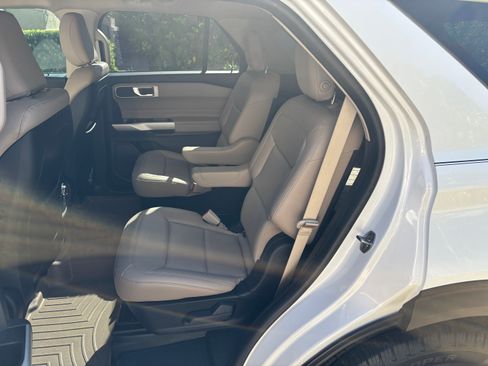 Used 2020 Ford Explorer XLT w/ Equipment Group 202A RWD image 8