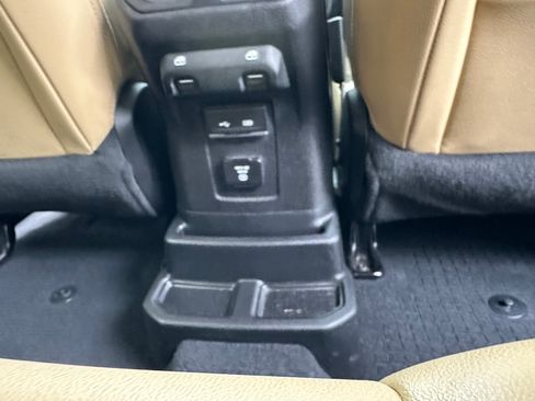Used 2019 Jeep Wrangler Unlimited Sahara image 19