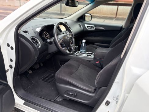 Used 2016 Nissan Pathfinder SV image 13