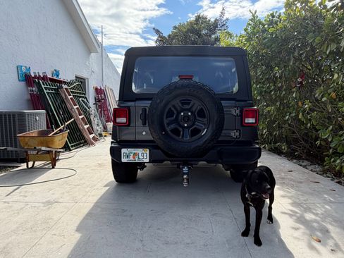 Used 2018 Jeep Wrangler Sport image 5